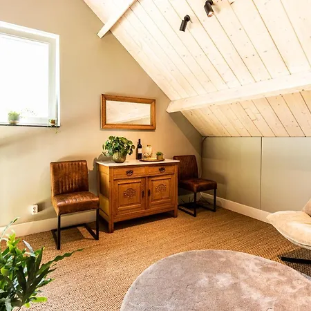 De Nieuwenhof 'de Voorkamer' *